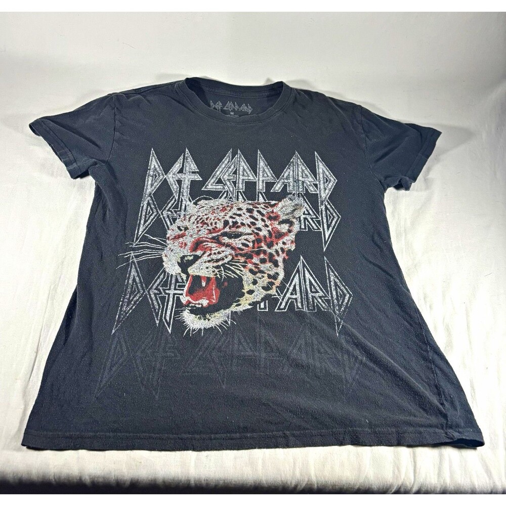 Def Leppard Leopard Graphic Black T-Shirt Size M Crew Neck Short Sleeve Cotton